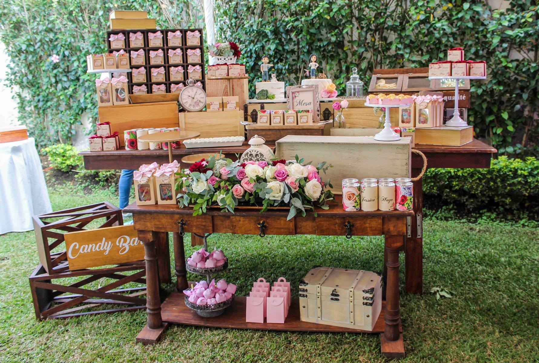 Mesa de dulces y recuerdos personalizados